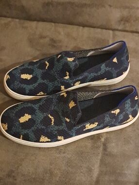 Rothy's Size 9 Slip-On Knit Sneakers in Navy and Gold - Women